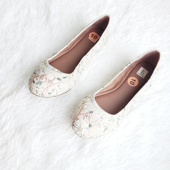 Shoes - NWT Ellen DeGeneres Floral Shoes Size 10